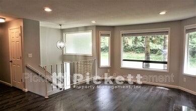 13360 NW Holly Rd in Bremerton, WA - Building Photo - Building Photo