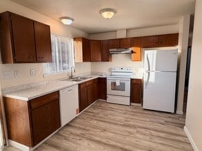 1322 N Baker Ave in East Wenatchee, WA - Building Photo - Building Photo