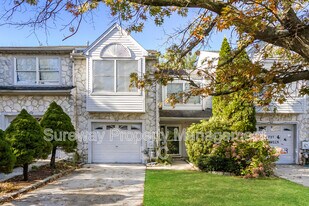 316 Lake Side Dr in Swedesboro, NJ - Building Photo
