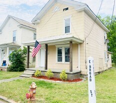 501 E Broad St in Elizabeth City, NC - Building Photo