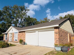 17131 Hewing Dr in Friendswood, TX - Building Photo - Building Photo