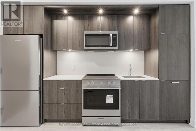 25 Cordova Ave in Toronto, ON - Building Photo - Building Photo