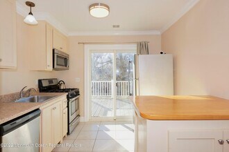 74 Wallace St in Red Bank, NJ - Building Photo - Building Photo