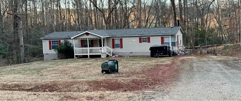 322 Beaver Creek Dr in Commerce, GA - Building Photo