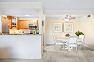 Courts Of Williamsburg in Lisle, IL - Building Photo - Building Photo