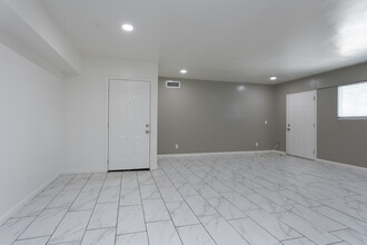 Del Rey Apartments in Tucson, AZ - Building Photo - Interior Photo