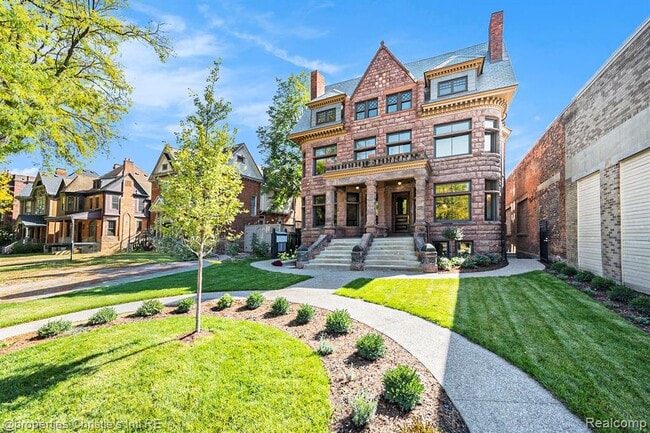 property at 701 W Canfield St