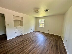 1519 Roswell Dr in Jackson, MS - Foto de edificio - Building Photo
