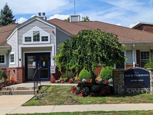 Davis Commons in Brockton, MA - Foto de edificio - Building Photo