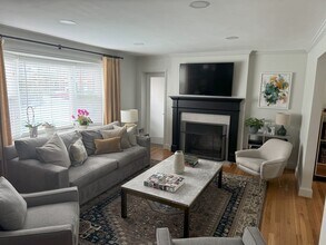 204 E Indian Spring Dr in Silver Spring, MD - Building Photo - Building Photo