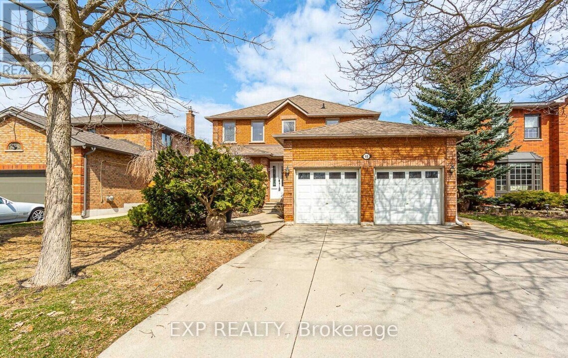 93 Waldie Rd in Oakville, ON - Building Photo