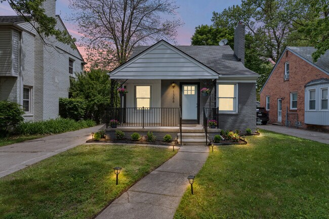 1388 Vernier Rd in Grosse Pointe Woods, MI - Building Photo - Building Photo