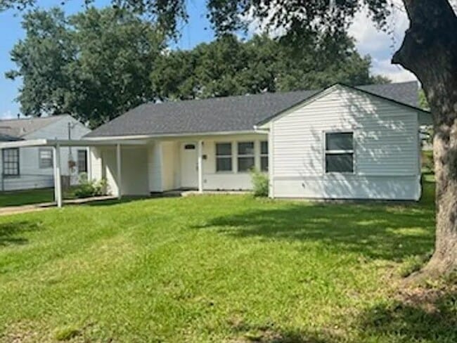 5120 River Ridge Ln