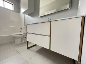 2022 Summerland Ln-Unit -2 in Edinburg, TX - Foto de edificio - Building Photo