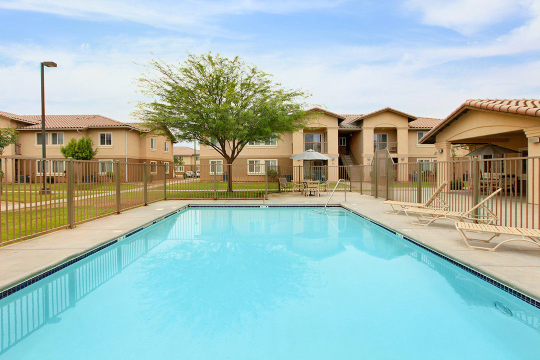 Orchard View in Holtville, CA - Building Photo