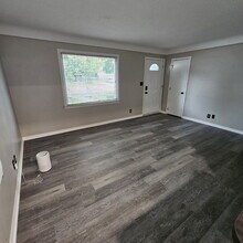 303 E Thirteen Mile Rd in Royal Oak, MI - Building Photo - Building Photo