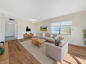 2200 E Hallandale Beach Blvd in Hallandale Beach, FL - Building Photo - Building Photo