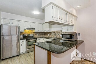 2421 S Yellowstone St in Wichita, KS - Building Photo - Building Photo