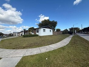 15563 SW 107th Pl in Miami, FL - Building Photo - Building Photo