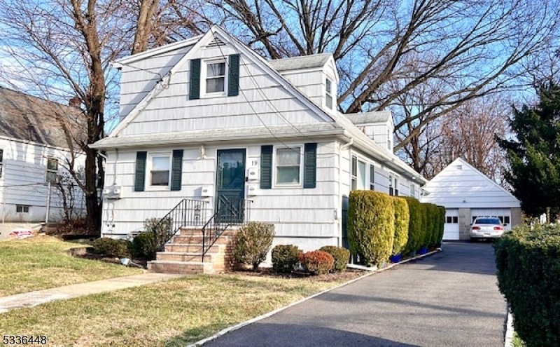 19 Cook Rd, Unit 1 in Bloomfield, NJ - Building Photo