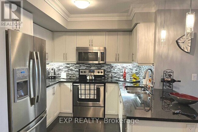 60 Baycliffe Cres in Brampton, ON - Building Photo - Building Photo