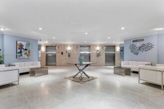 600 Parkview Dr in Hallandale Beach, FL - Building Photo - Building Photo