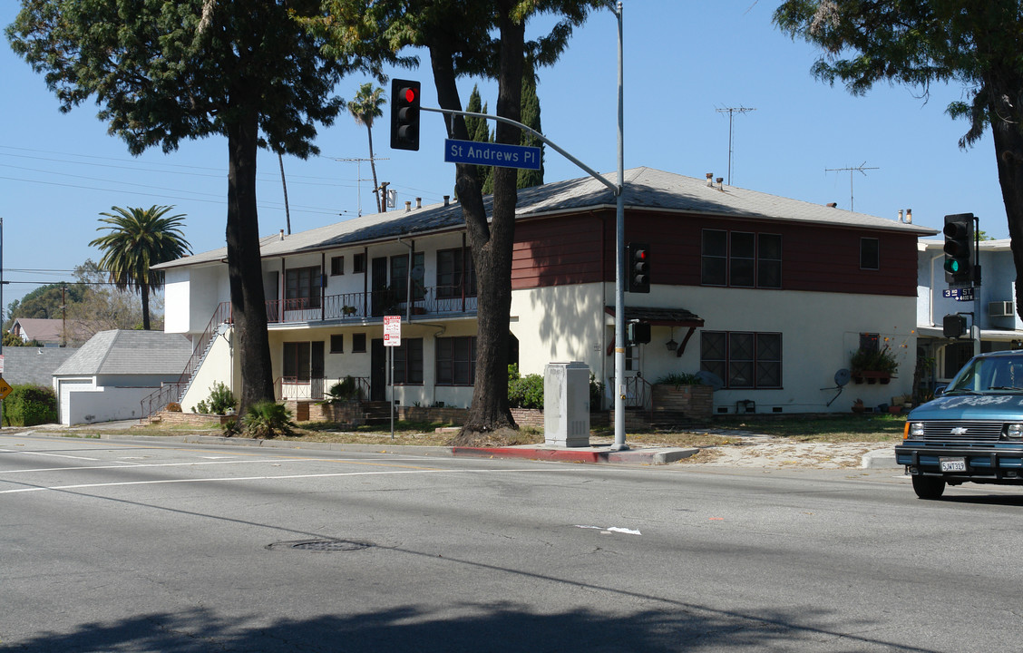 4455 W 3rd St in Los Angeles, CA - Foto de edificio