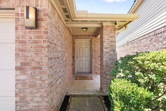 9326 Valley Tree Ln in Houston, TX - Building Photo - Building Photo