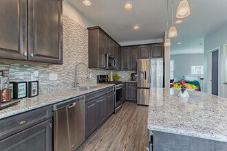 1609 Deer Pointe Dr in South Elgin, IL - Building Photo - Building Photo