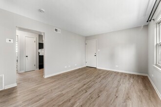 740 E North Broadway St in Lombard, IL - Building Photo - Building Photo