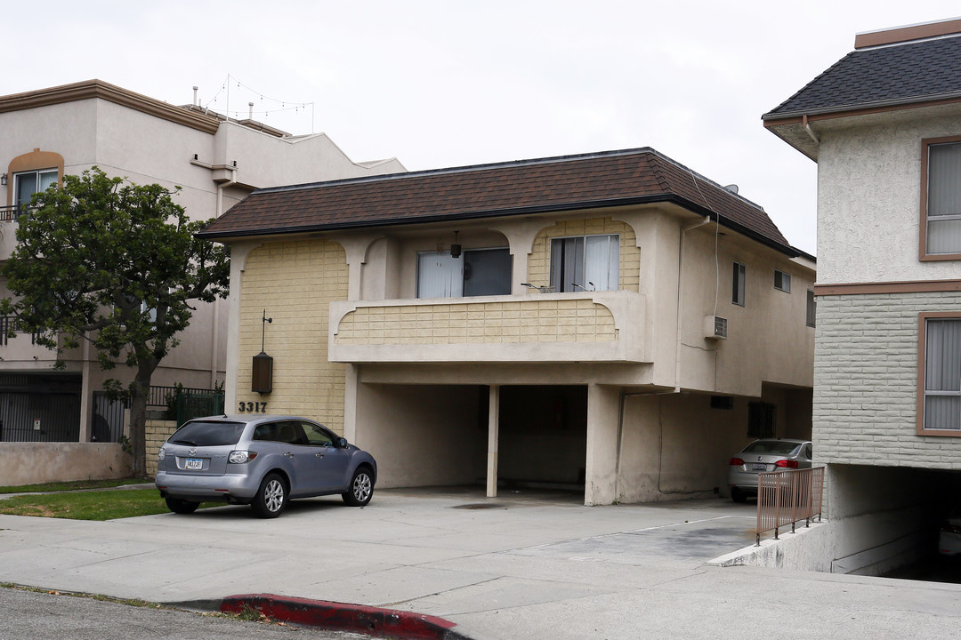 3315 Mentone Ave in Los Angeles, CA - Foto de edificio