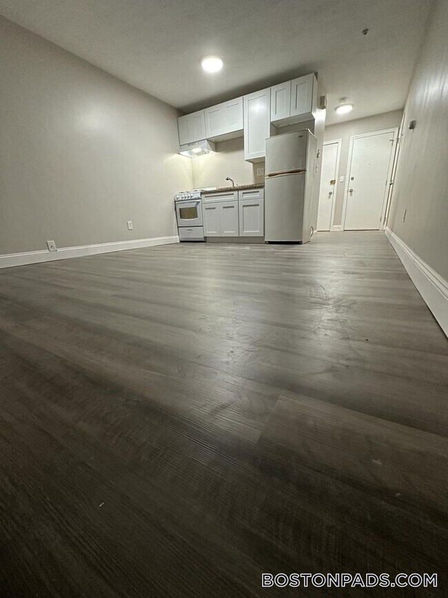 887 Varnum Ave in Lowell, MA - Building Photo - Building Photo