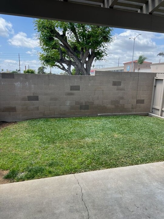 161 Greentree Ln in La Habra, CA - Building Photo