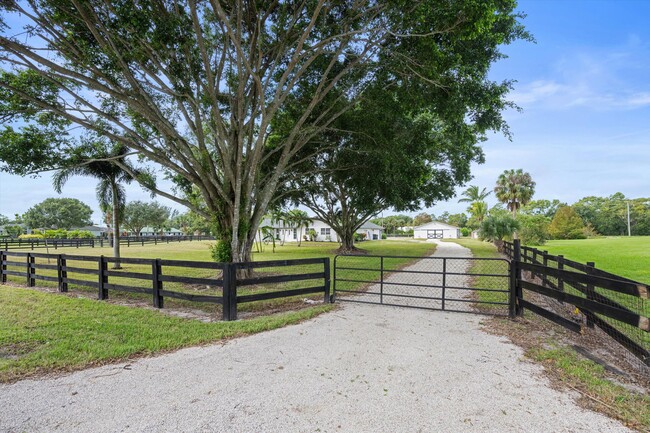 785 Cindy Dr in Wellington, FL - Building Photo - Building Photo