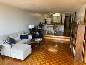 521 Hahaione St, Unit 2-13D in Honolulu, HI - Building Photo - Building Photo