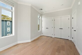 142 Pleasant St, Unit 6 in Boston, MA - Building Photo - Building Photo