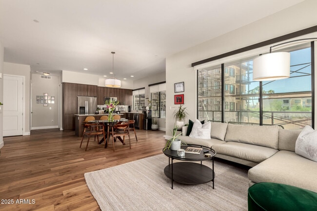 7300 E Earll Dr in Scottsdale, AZ - Building Photo - Building Photo