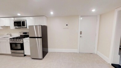65 Walden St, Unit 1R in Cambridge, MA - Foto de edificio - Building Photo