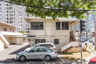 1203 Rycroft St in Honolulu, HI - Building Photo - Building Photo