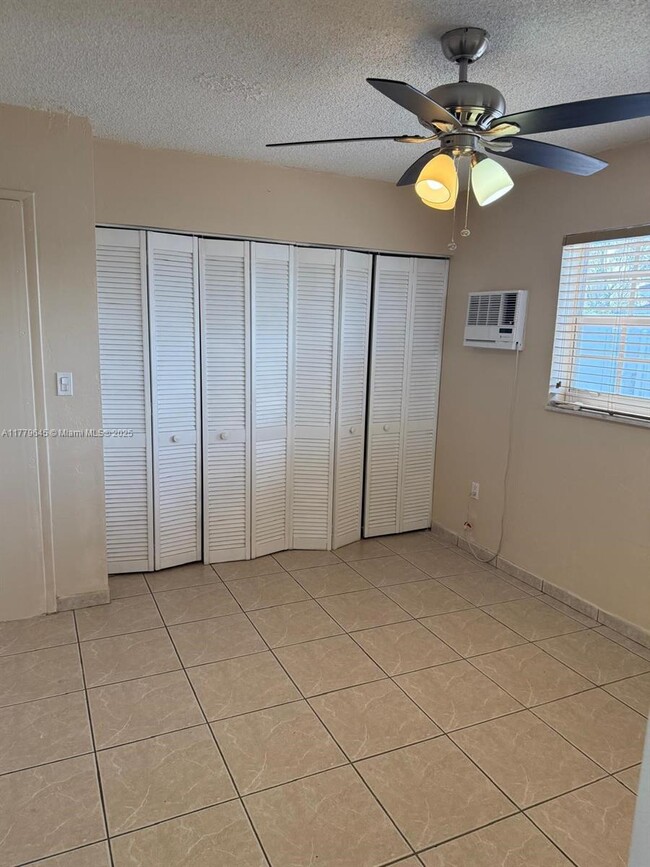 4751 NW 195th Terrace in Miami Gardens, FL - Building Photo - Building Photo