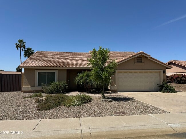 property at 920 N Quartz St