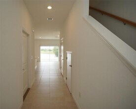 2407 Paravane Wy in Wesley Chapel, FL - Building Photo - Building Photo