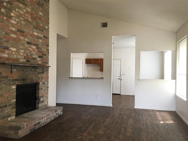 10328 Woodleaf Dr in Dallas, TX - Building Photo - Building Photo