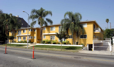 443 S Wilton Pl in Los Angeles, CA - Foto de edificio - Building Photo