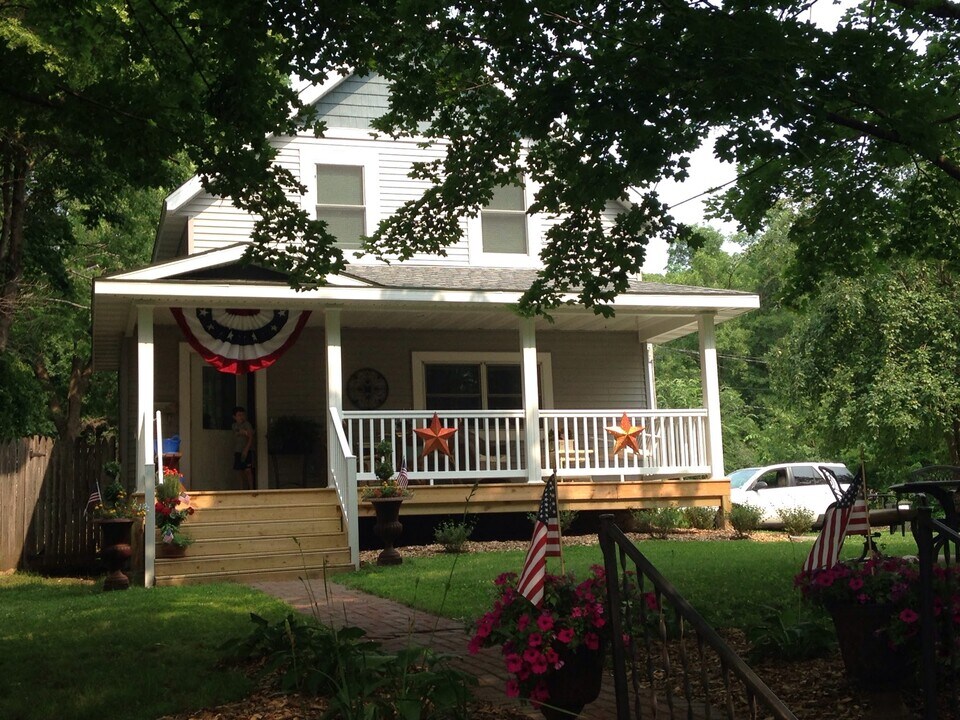 618 6th St in Hudson, WI - Building Photo