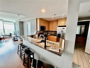 3338 Peachtree Rd NE in Atlanta, GA - Building Photo - Building Photo