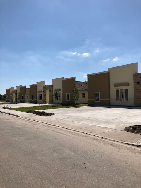 2104-2116 Garden Ridge Dr in Edinburg, TX - Building Photo