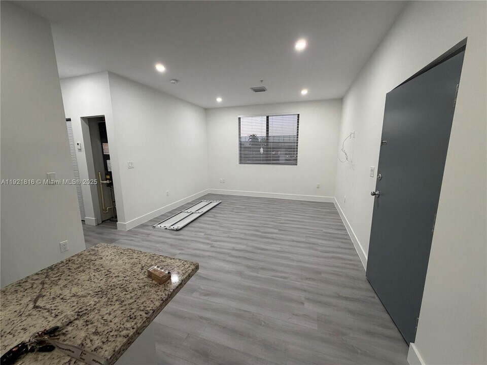 859 E 24th St in Hialeah, FL - Building Photo