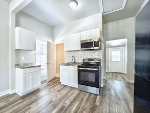 615 Delmar St in San Antonio, TX - Foto de edificio - Building Photo