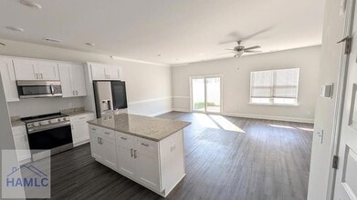 337 Gov Gwinnett Way in Pooler, GA - Foto de edificio - Building Photo